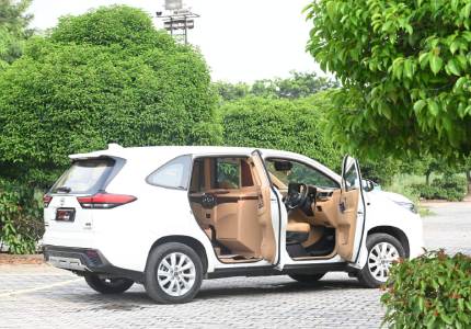 Innova Hycross