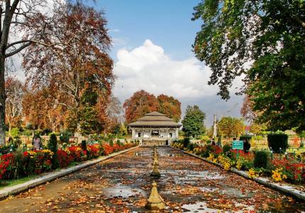 The Majestic North: 9-Day Journey through Jammu & Kashmir’s Finest